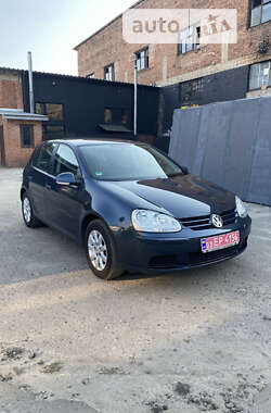 Хетчбек Volkswagen Golf 2005 в Охтирці