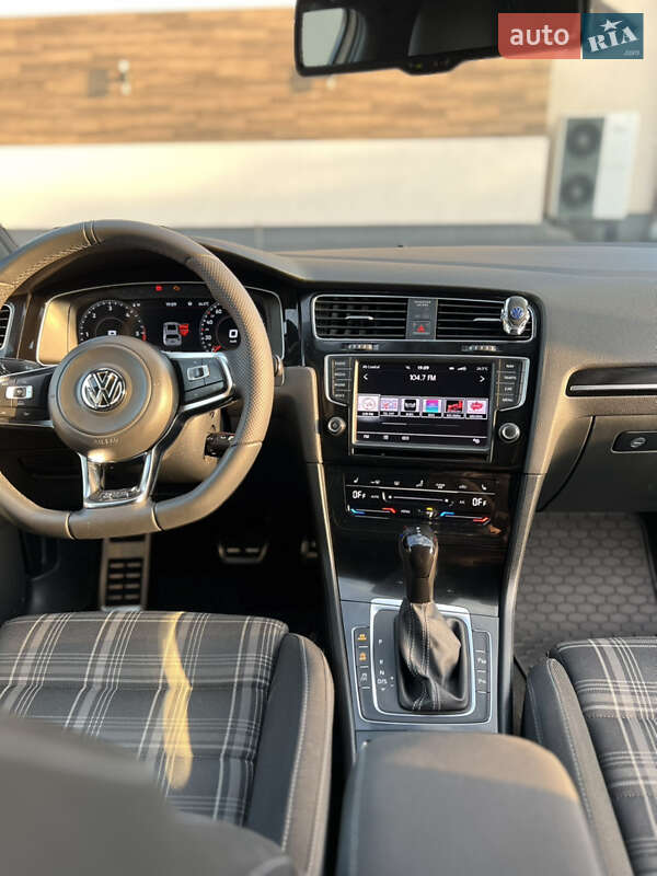 Універсал Volkswagen Golf 2015 в Львові