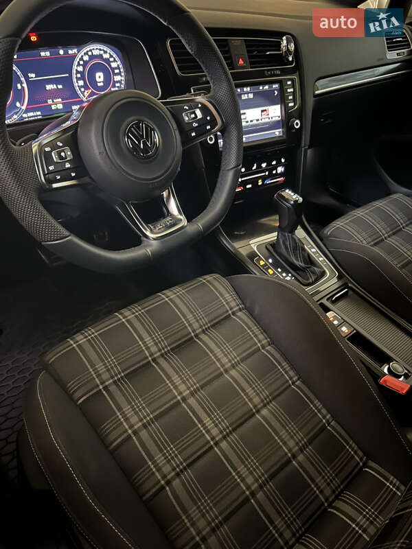 Універсал Volkswagen Golf 2015 в Львові