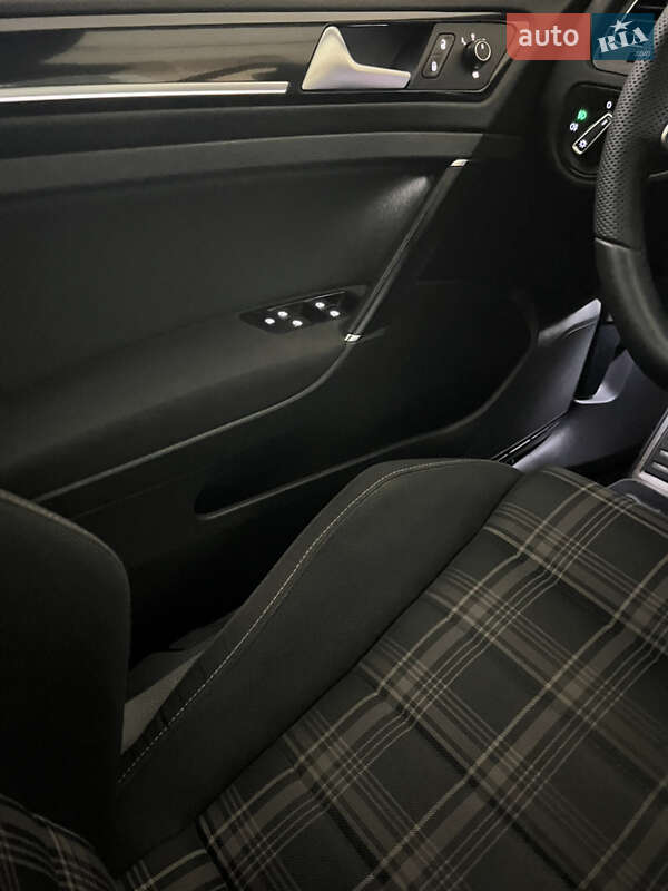 Універсал Volkswagen Golf 2015 в Львові