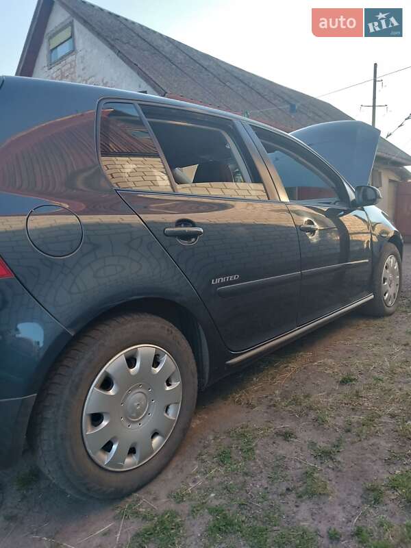Хэтчбек Volkswagen Golf 2008 в Андрушевке