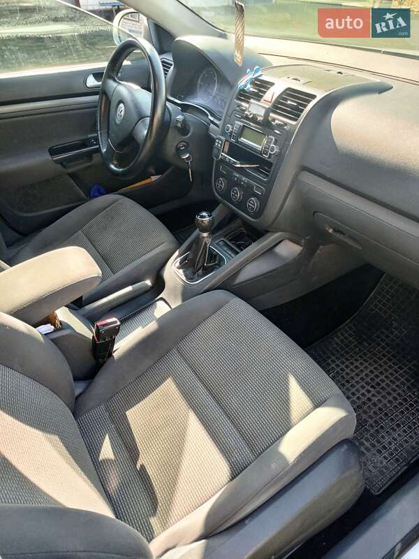 Універсал Volkswagen Golf 2009 в Липовці