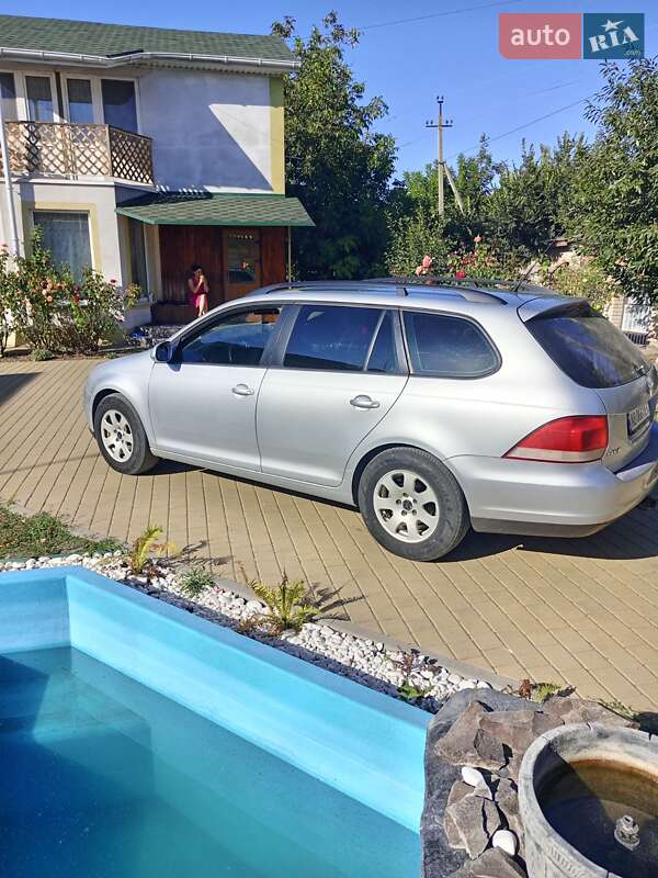 Універсал Volkswagen Golf 2009 в Липовці