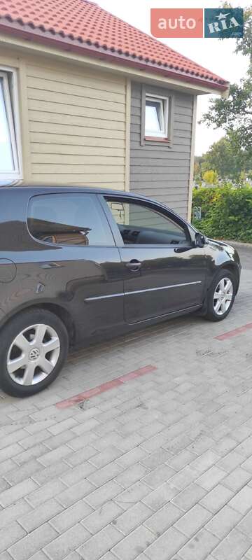 Хэтчбек Volkswagen Golf 2003 в Ужгороде