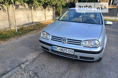 Хетчбек Volkswagen Golf 2002 в Лапаївці