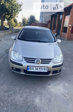 Хэтчбек Volkswagen Golf 2004 в Городке