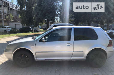 Хэтчбек Volkswagen Golf 2002 в Черновцах