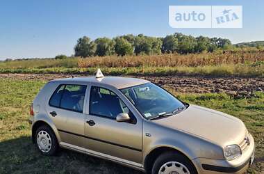 Хетчбек Volkswagen Golf 2002 в Чернігові