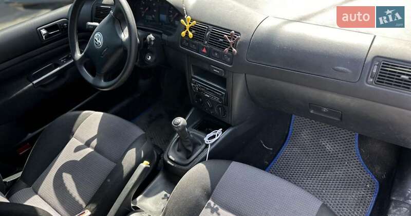 Хэтчбек Volkswagen Golf 2002 в Львове