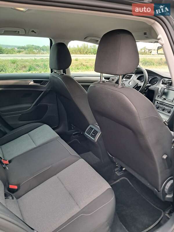 Універсал Volkswagen Golf 2016 в Тернополі