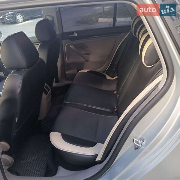 Універсал Volkswagen Golf 2010 в Києві
