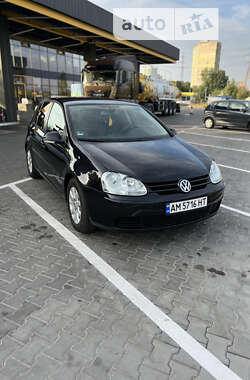 Хэтчбек Volkswagen Golf 2005 в Киеве