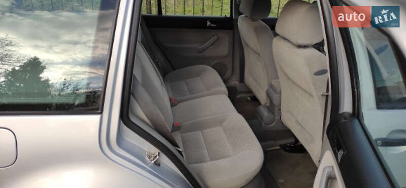 Універсал Volkswagen Golf 1999 в Чернівцях