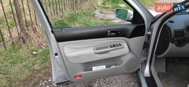 Універсал Volkswagen Golf 1999 в Чернівцях