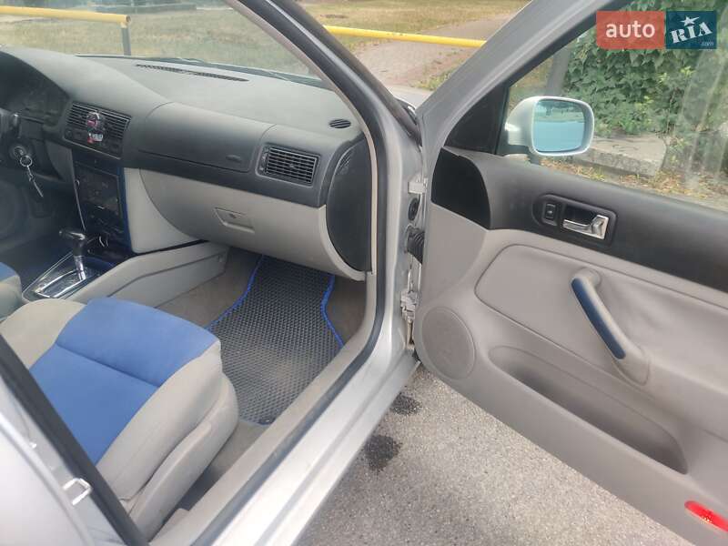 Хэтчбек Volkswagen Golf 1999 в Харькове
