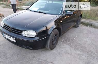 Хетчбек Volkswagen Golf 2000 в Гайсину