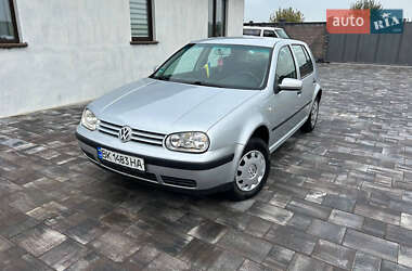 Хэтчбек Volkswagen Golf 2001 в Ровно