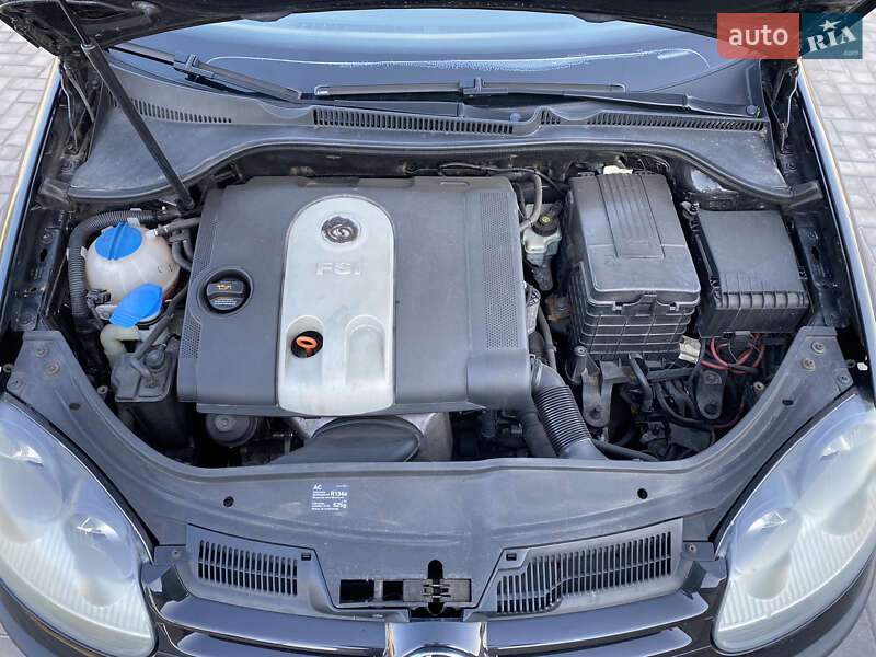 Хэтчбек Volkswagen Golf 2003 в Попельне