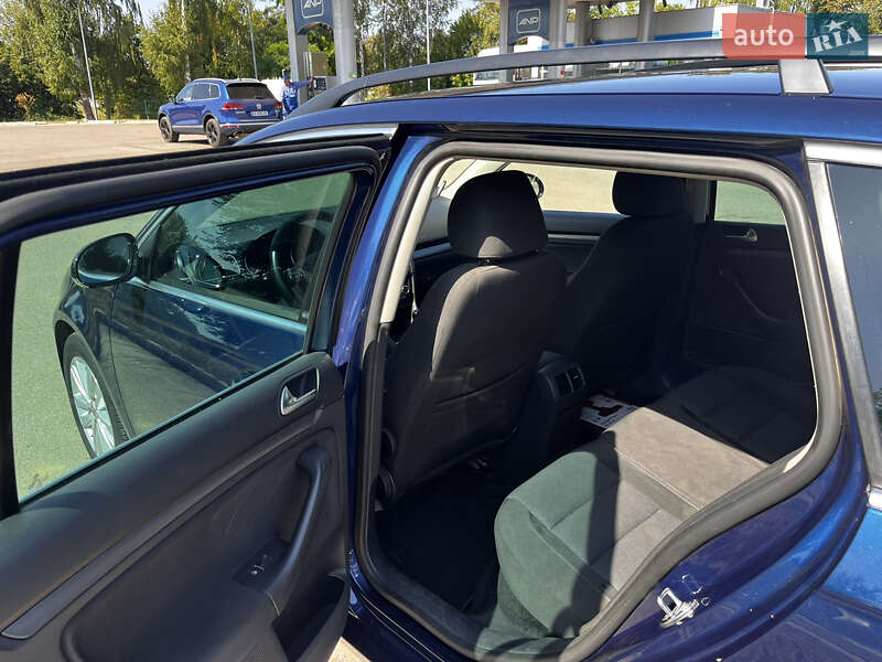 Универсал Volkswagen Golf 2011 в Киеве