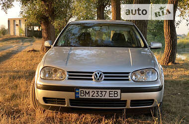 Хэтчбек Volkswagen Golf 2002 в Сумах