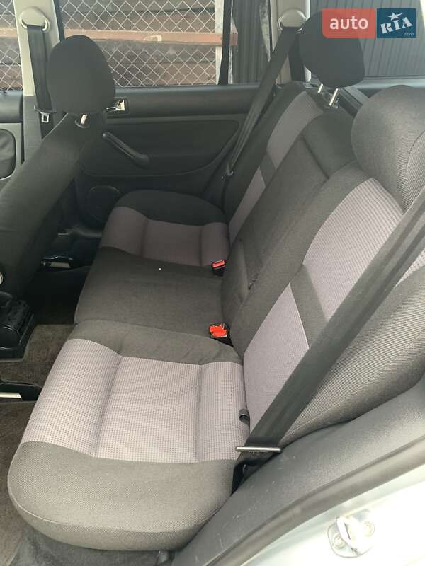 Универсал Volkswagen Golf 2001 в Любомле