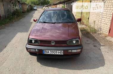 Хэтчбек Volkswagen Golf 1996 в Новомосковске