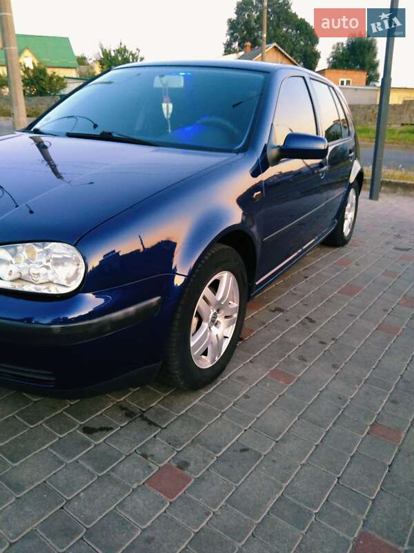 Хэтчбек Volkswagen Golf 2001 в Хмельницком