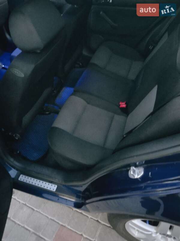 Хэтчбек Volkswagen Golf 2001 в Хмельницком