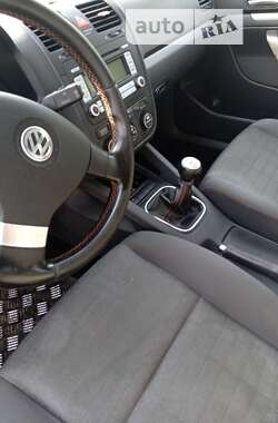 Хэтчбек Volkswagen Golf 2006 в 