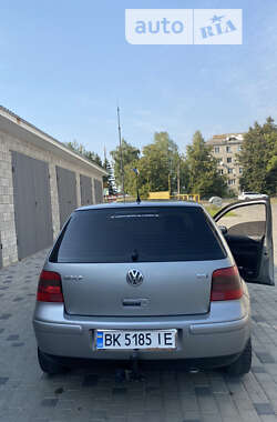 Хетчбек Volkswagen Golf 2002 в Березному