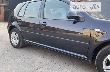 Хетчбек Volkswagen Golf 2001 в Охтирці