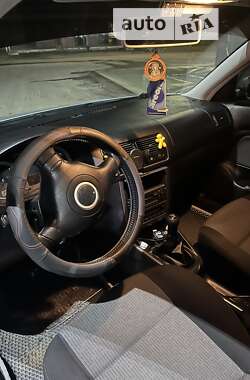 Хетчбек Volkswagen Golf 2003 в Лубнах