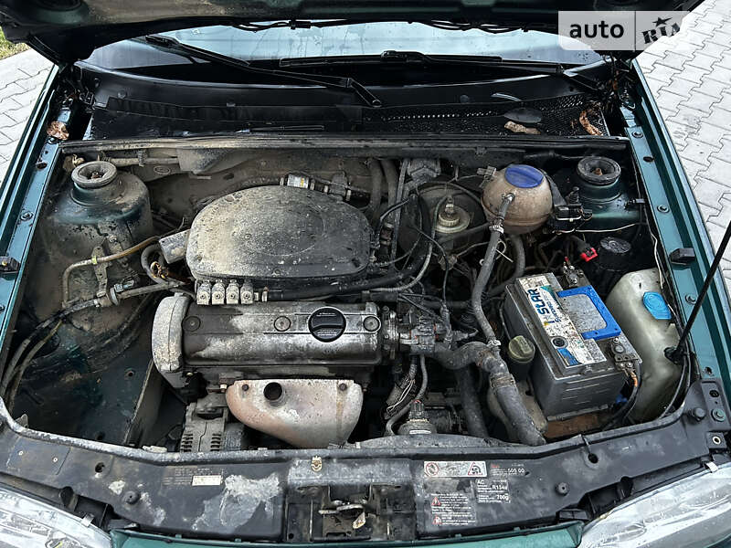 Хэтчбек Volkswagen Golf 1996 в Оброшином