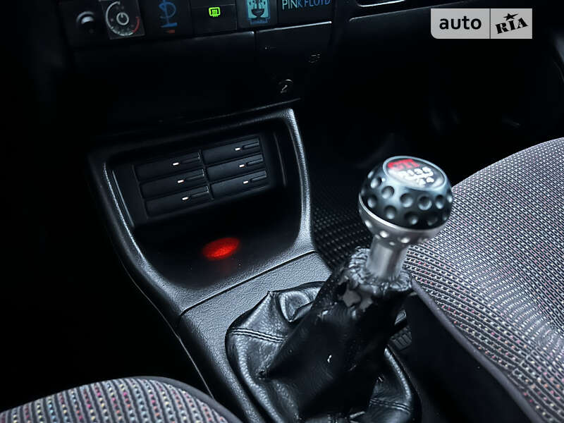 Хэтчбек Volkswagen Golf 1996 в Оброшином