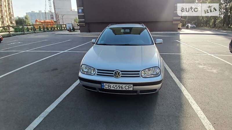 Універсал Volkswagen Golf 2001 в Чернігові