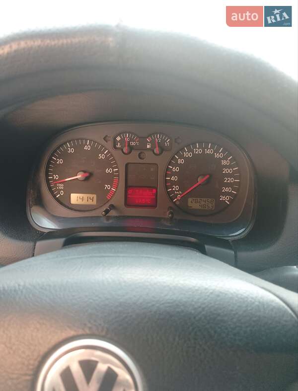 Універсал Volkswagen Golf 2000 в Луцьку