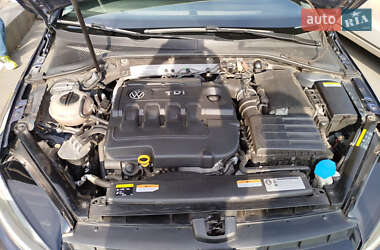 Хэтчбек Volkswagen Golf 2015 в 