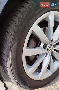 Хэтчбек Volkswagen Golf 2015 в 