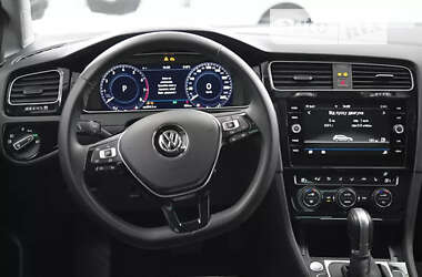 Хэтчбек Volkswagen Golf 2017 в Киеве