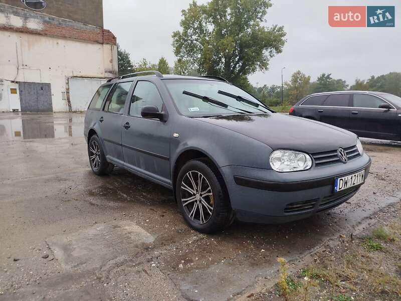 Універсал Volkswagen Golf 2001 в Києві