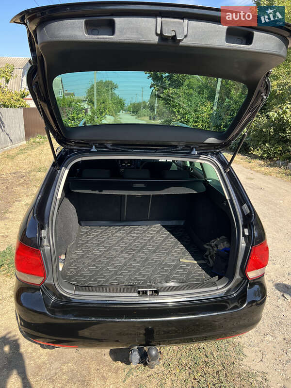 Універсал Volkswagen Golf 2011 в Коротичу