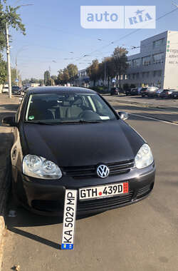 Хетчбек Volkswagen Golf 2004 в Києві