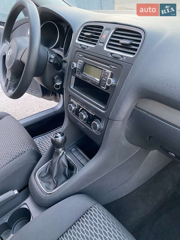 Хэтчбек Volkswagen Golf 2009 в Ахтырке