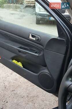 Хэтчбек Volkswagen Golf 2000 в 