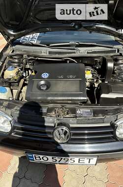 Хетчбек Volkswagen Golf 2001 в Тернополі