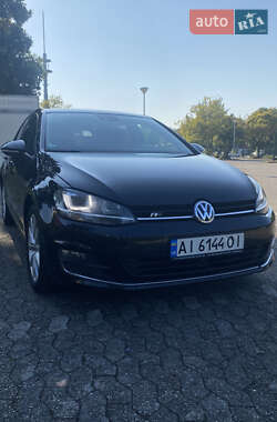 Хэтчбек Volkswagen Golf 2012 в 