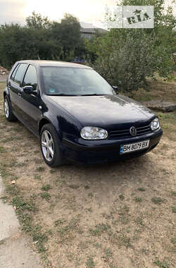 Хэтчбек Volkswagen Golf 2002 в Кролевце