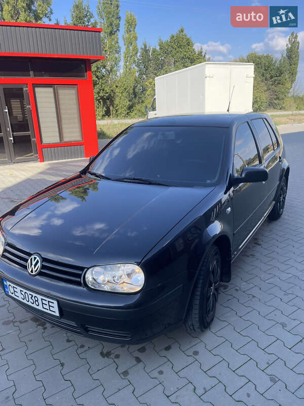 Хэтчбек Volkswagen Golf 2003 в 