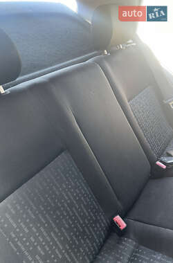 Хэтчбек Volkswagen Golf 2003 в 