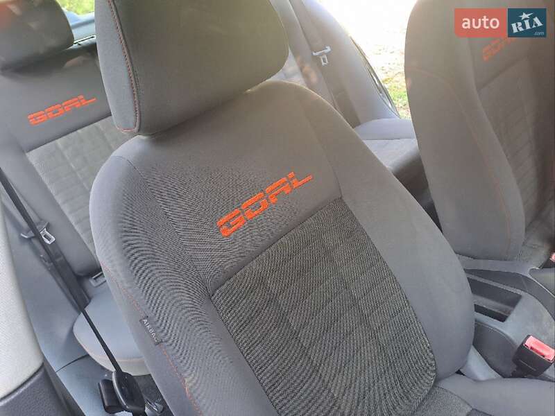 Хетчбек Volkswagen Golf 2006 в Тернополі